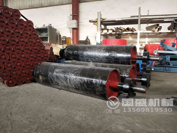 人字形防滑爬坡皮帶輸送機(jī)(jī) 人字形防滑爬坡皮帶輸送機(jī)(jī)