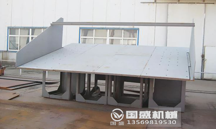 四臺板振動放礦機(jī)(jī)