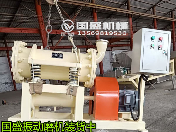 單筒磨粉機(jī)發(fā)(fā)貨裝車 單筒磨粉機(jī)發(fā)(fā)貨裝車